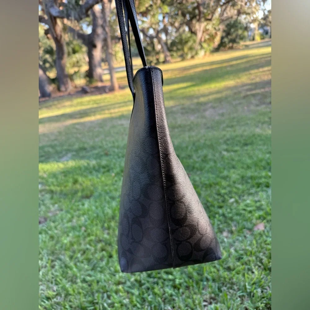 STAR WARS X COACH TOTE BLACK SILVER EUC - Picture 4 of 13